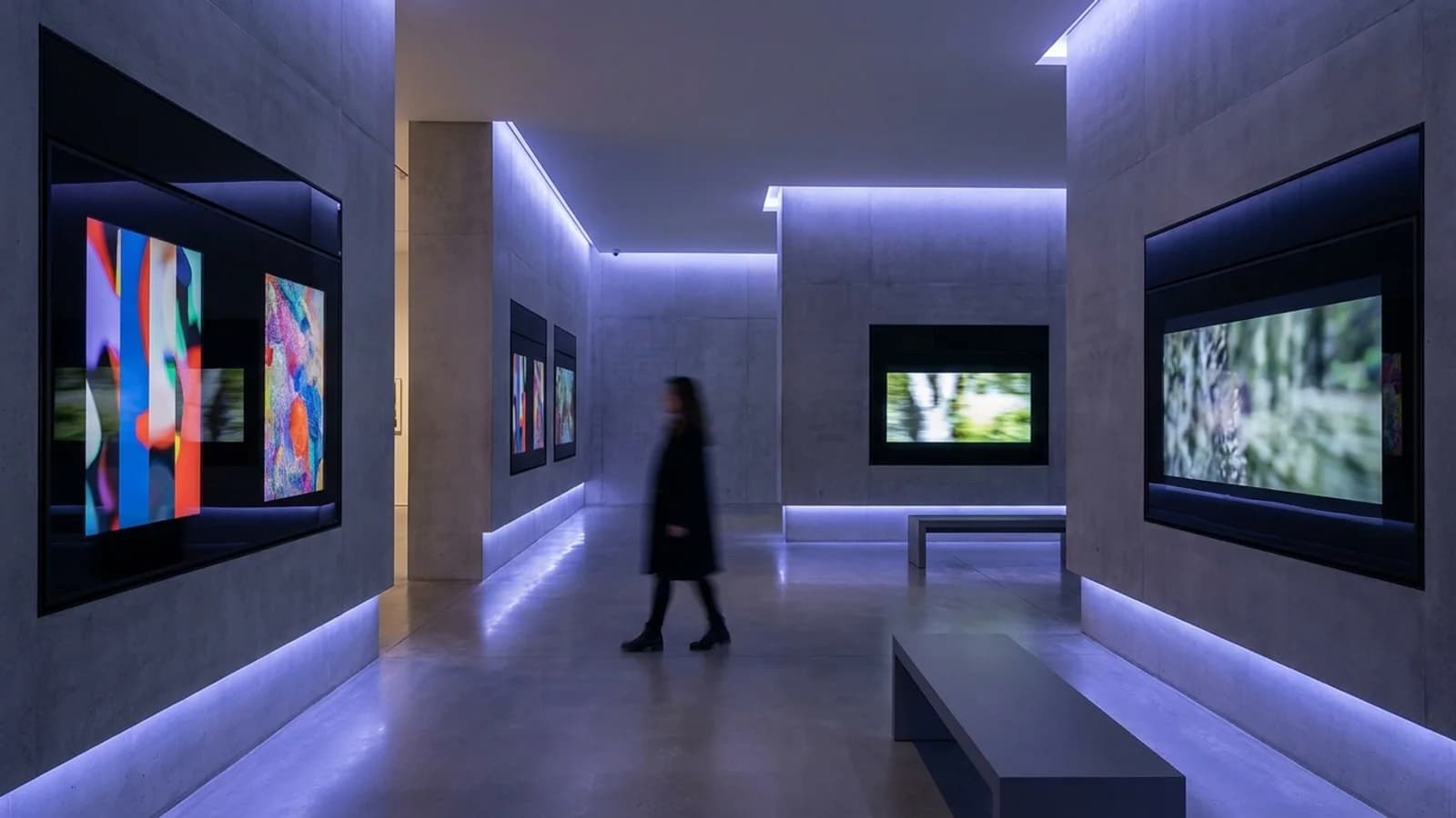 Quadro digitale in uno spazio espositivo museale